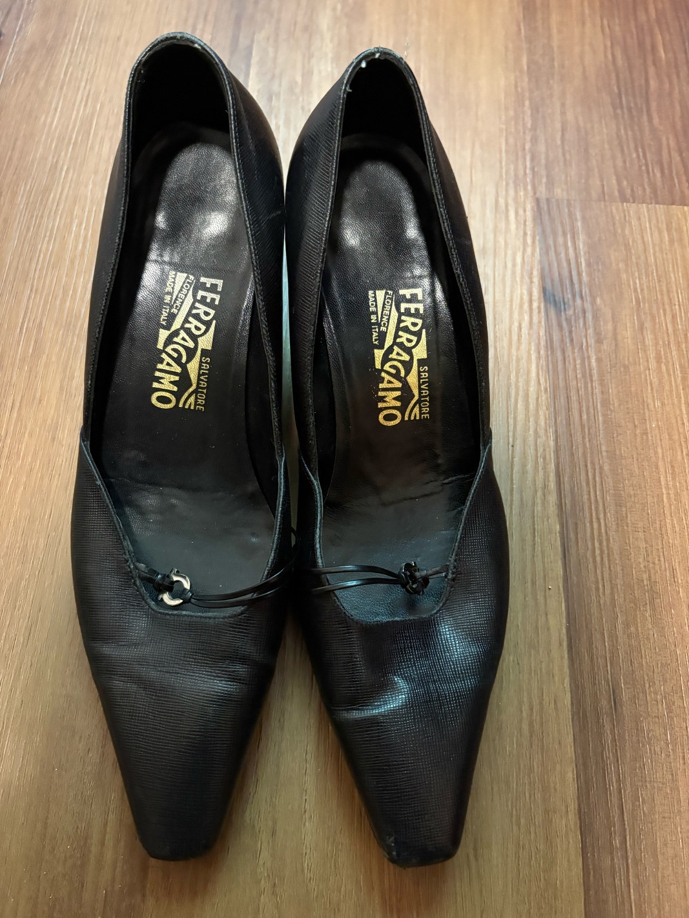 Salvatore Ferragamo Textured Leather Square Toe Kitten Mid Heel 7.5 Vintage